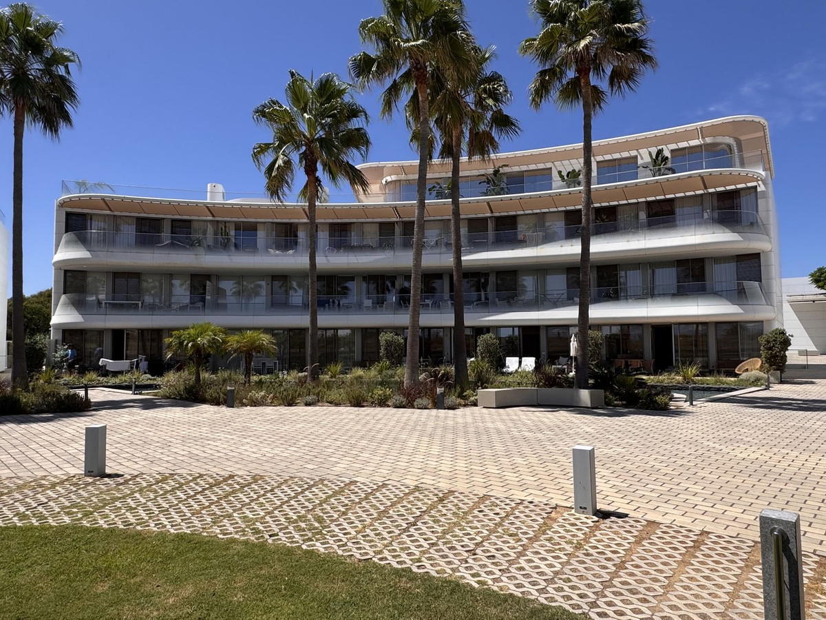 Garden apartment in The Edge, Estepona